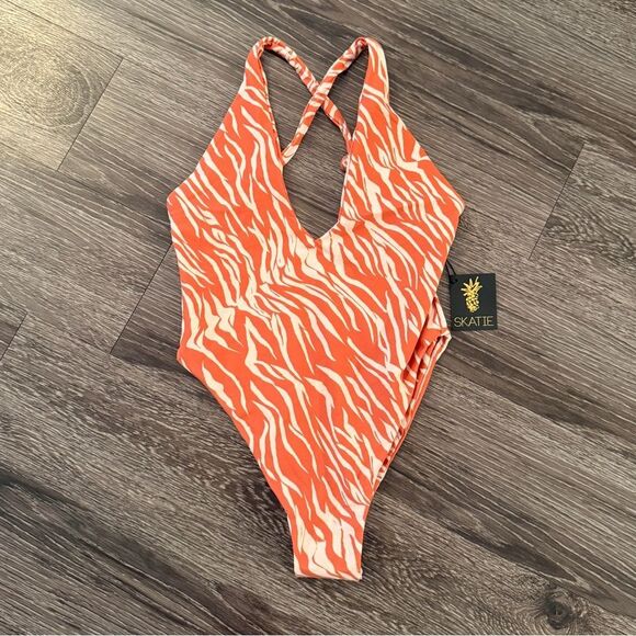 Skatie Zoey One Piece Swimsuit New - Picture 1 of 4